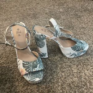 Brand new Call it Spring palm heels sz 61/2